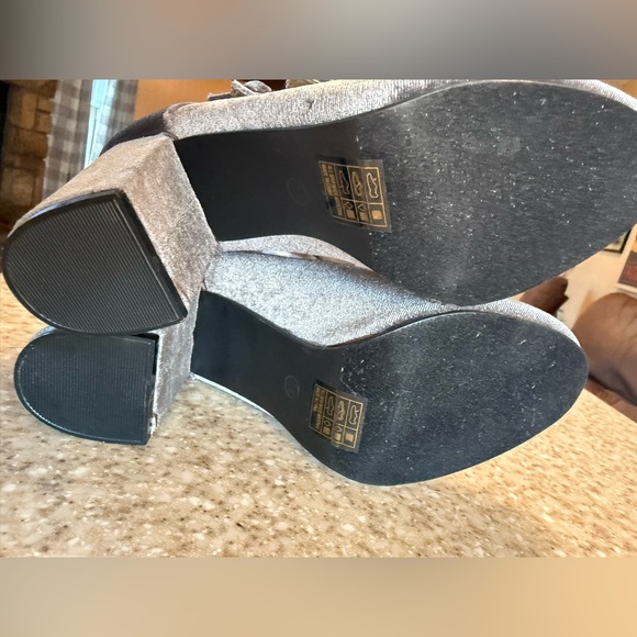 Yoki Velvet Ankle Boots in Gray - Picture 7 of 11